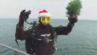 С елха под водата – така водолази от Бургас празнуват Коледа