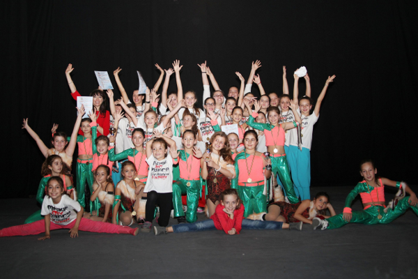 С три награди Гран При се завърнаха от Румъния танцьорите на Формация за модерен балет "Мираж"
