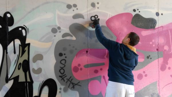 Български тийнейджър рисува с най-добрите графити артисти на Барселона