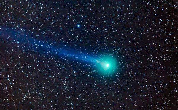 Снежна луна, затъмнение и зелена комета в една и съща нощ!