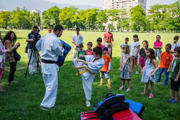 Каратисти и ученици отпразнуваха Деня на детето с открита тренировка по карате киокушин