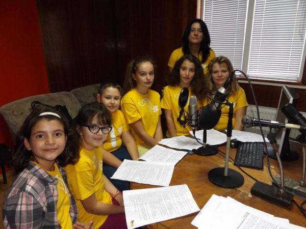 С желание и старание ученици от ОУ „Ив.С.Тургенев“-Разград записват аудиокнига за незрящи деца
