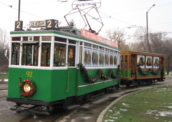 В коледна работилница на релси се превръща ретро трамваят в София
