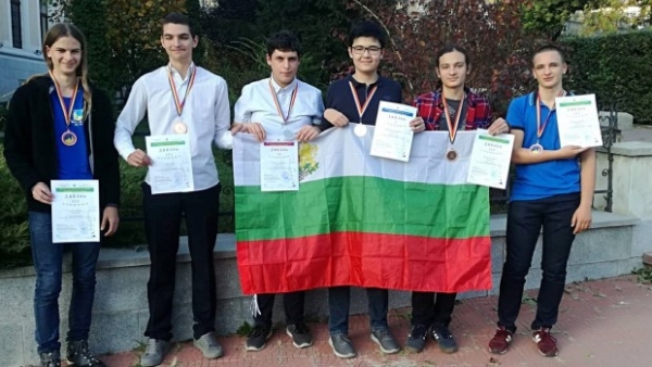 Деветокласник от Варна със златен медал на олимпиада по астрономия