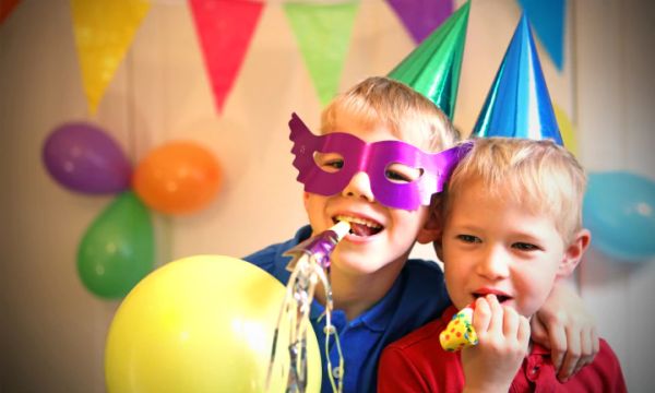 Направете на приятелите си изненада за рождения ден дори и без да сте физически заедно