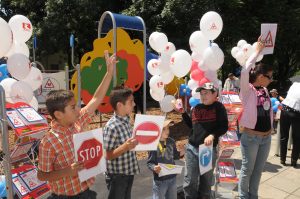 Площадка учи децата на правилата за безопасност на пътя