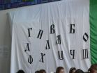 Децата от Българското училище слушат приказка на...