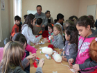 Деца от град Елена изработиха мартеници за връстниците си в Австрия