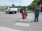 Деца и полицаи в акция "Аз, детето, пресичам на пешеходната пътека! Пази ме!"