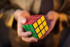 Магическото кубче на Рубик: фокус с най-трудния за разрешаване пъзел в света