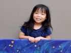 Урок по човечност: 5-годишна художничка продава картините си и дава парите за благотворителност