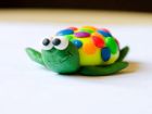 Весели животни от пластилин: направете си шарена костенурка