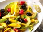 Шантава салата с авокадо, плодове и вкус на лято