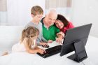Деца ще обучават баби и дядовци да сърфират във виртуалното пространство