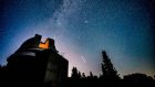 Наблюдавайте съзвездия, мъглявини, както и различни звезди и Луната в обсерваторията в Камен бряг
