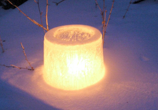 Красива ледена свещ, като на игра