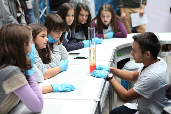 Научна лаборатория за деца отвори врати в Националния музей „Земята и хората” 
