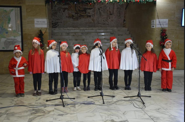 „Работилница на Дядо Коледа“ отвори врати за благоевградските деца
