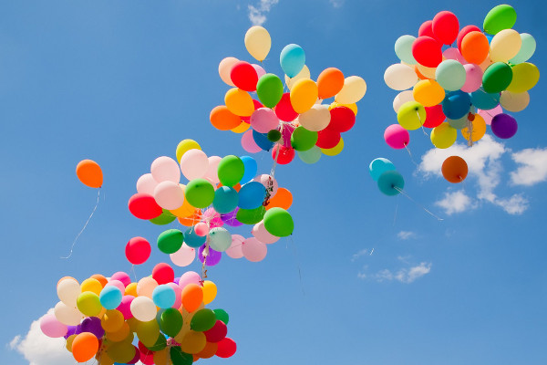 Как телефонът може да влезе в балона – най-смешният фокус