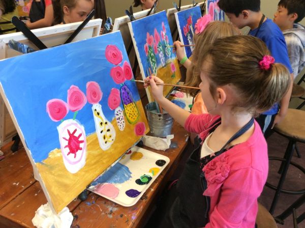 Всеки делничен ден: летни художествени занимания за децата от Добрич