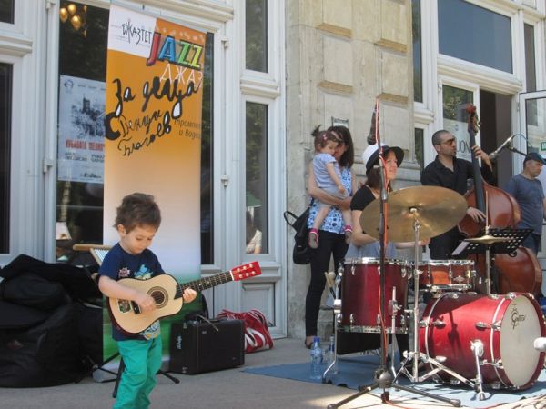Проектът „Джаз за деца с Венци Благоев” гостува във Велико Търново