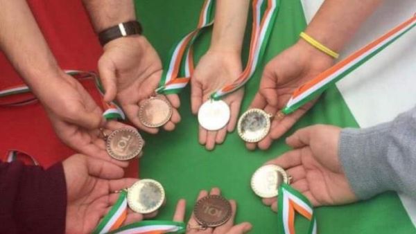 И осемте ни състезатели по лингвистика се завърнаха с отличия, България се нарежда в топ 3 по брой медали