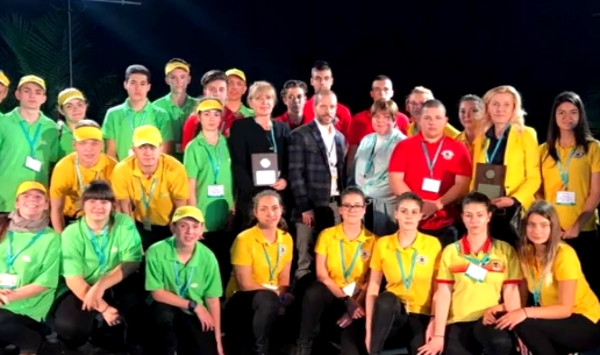 Български ученици покориха световния бизнес и спечелиха медали от Харвардския университет