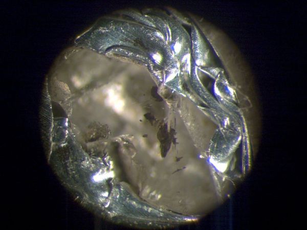 Необичаен минерал, заключен в диамант е намерен за първи път на повърхността на Земята