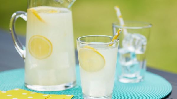 Сладка домашна лимонада само с три съставки