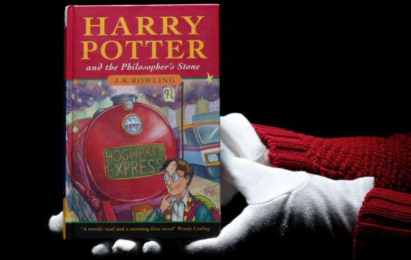 Първото издание на Хари Потър бе продадено на търг
