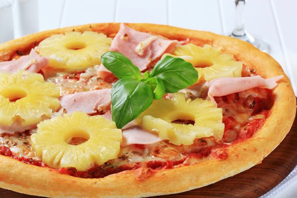 Пица с ананас – вкусно и необичайно или недопустимо и нередно – това е новият въпрос, който пак раздели интернет на две