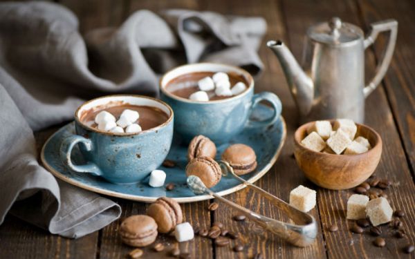 За топла зима: горещ шоколад с мед и канела