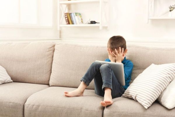 След новата вълна на паника от „самоубийствените“ онлайн игри: Говорете с детето си веднага, а не крийте от него – съветват експерти