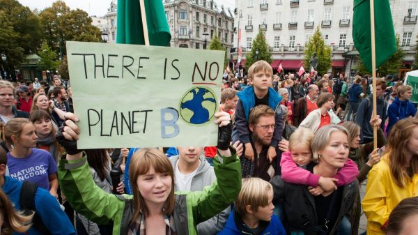 Деца от цял свят продължават да протестират, за да се приемат сериозни мерки срещу климатичните промени