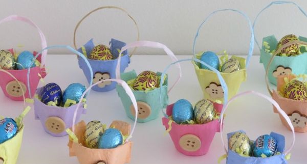 Картонените кутии от яйцата оцвети и в стилни кошнички превърни