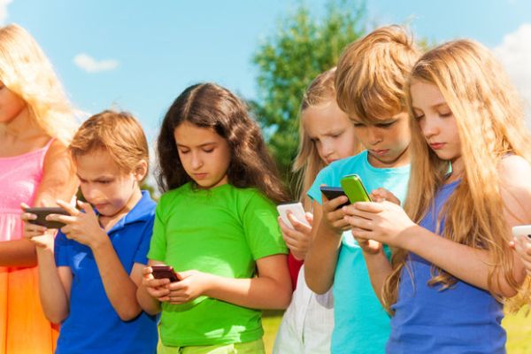 Киберфлашинг – новата онлайн заплаха за деца, която лесно може да бъде избегната