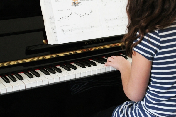 Изучаването на музикален инструмент подобрява успеха в училище