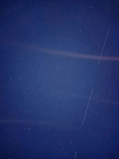 Вие видяхте ли ги? 19 от сателитите на Илон Мъск прелетяха и през небето над България