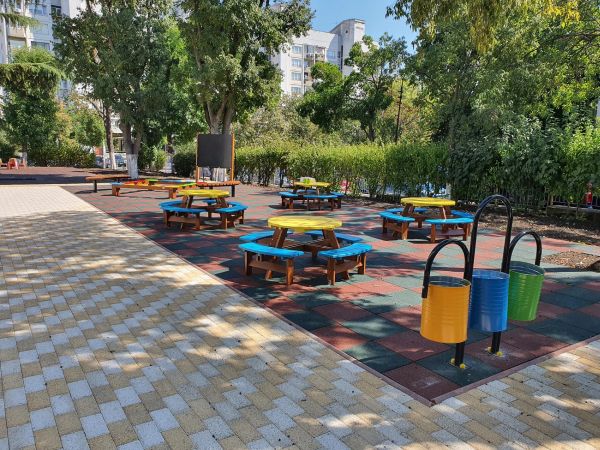 Пет училища и 10 детски градини в Бургас създават класни стаи на открито и ще учат децата на градинарство и еконавици