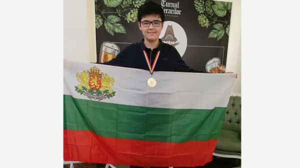 Ученик от Варна спечели златен медал от олимпиада по Астрономия в Санкт Петербург