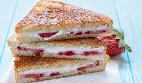 Сладък сандвич с ягоди и крем – втория любим сандвич на Падингтън си направете и вкусно си хапнете