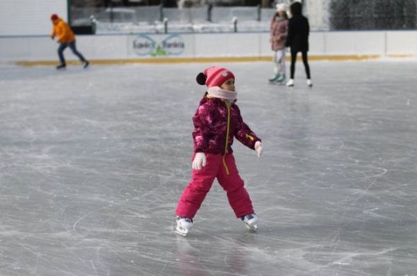 За новата година в Разград отваря врати нова ледена пързалка