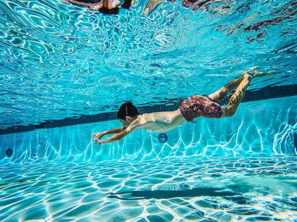 Училище по плуване ще има за децата от Ямбол