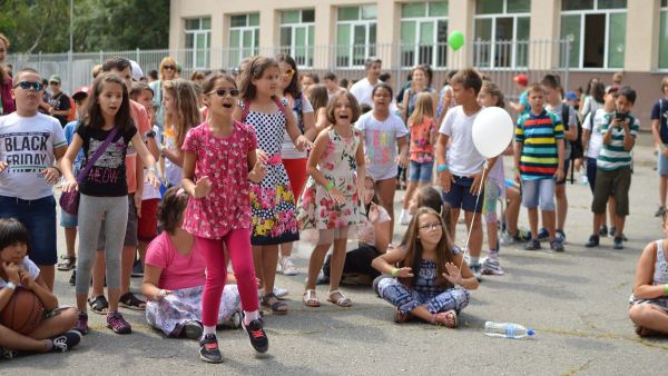 Отново на училище през лятото – 600 ученици учат през юли и август в две училища в София