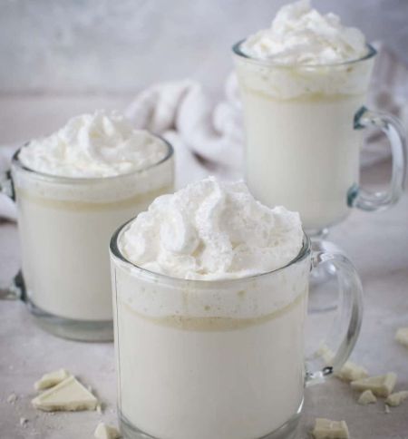 Различен и вкусен – направете си топъл бял шоколад