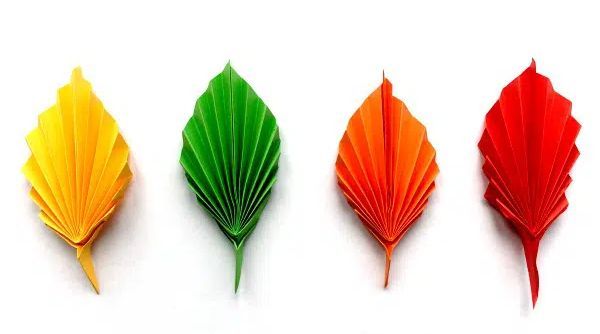 За украса на дома или в училище: направете си почти оригами есенни листа
