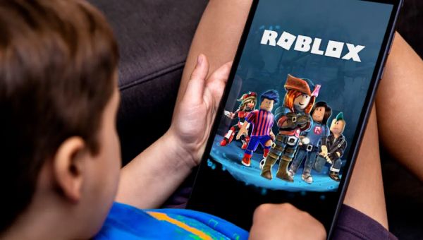 Roblox скоро ще започне да разделя потребителите по възраст, като предстои задължително верифициране. Roblox скоро ще започне да разделя потребителите по възраст, като предстои задължително верифициране.