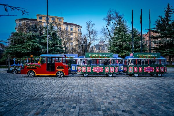 Коледни влакчета пристигат в София! Всички на борда за празнично приключение