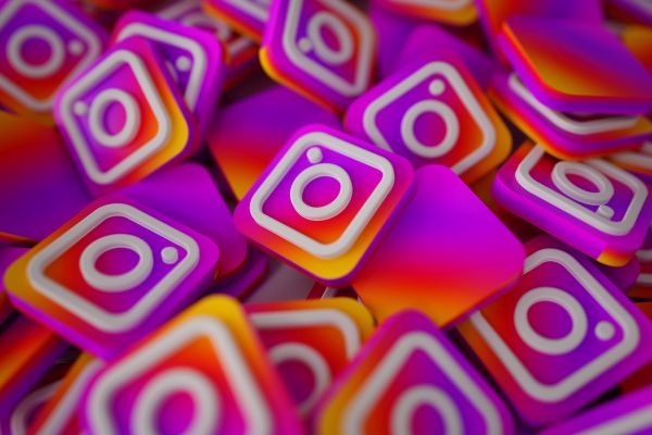 Instagram с важна стъпка за безопасността: родителите ще получават известия при притеснителни търсения на децата си