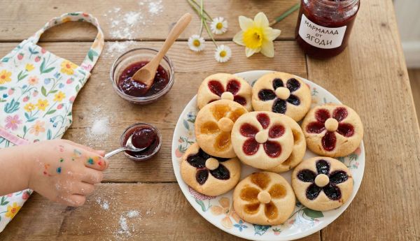 Пролетни сладки „Цветенца“ с мармалад: вкусно забавление за малки готвачи